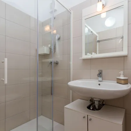 Pensjonat N&n And By Locap Group Portorož