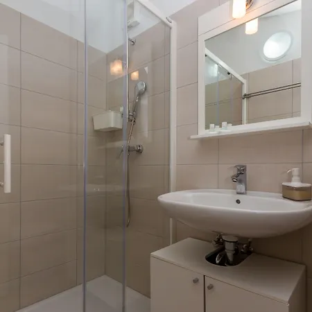 N&n And By Locap Group 3* Portorož