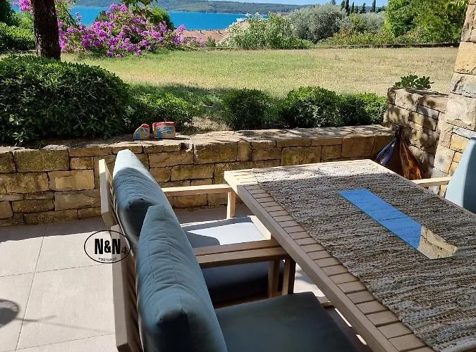 N&n And By Locap Group ポルトローシュ